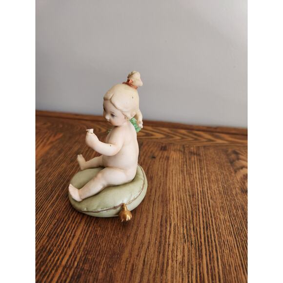 CAPODIMONTE GIUSEPPE CAPPE 1972 PORCELAIN BABY GIRL HOLDING FLOWERS 4" - Picture 2 of 6